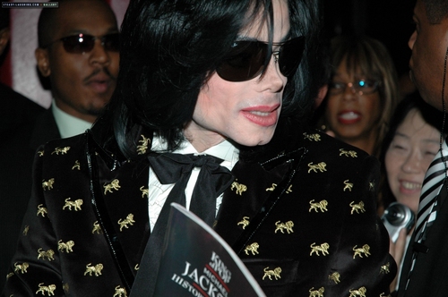 corporate-vip-event-michael-attends-an-event-thrown-in-his-honor-in-japan(276)-m-26.jpg