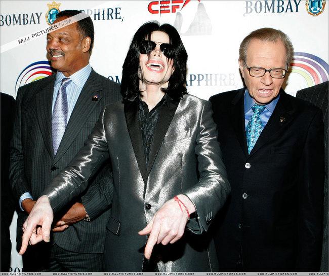 michael-attends-his-long-time-friend-jesse-jacksons-66th-birthday-party-in-la(347)-m-26.jpg